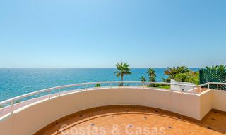 Appartement penthouse à vendre, première ligne de plage avec vue panoramique sur la mer à Estepona 26195 