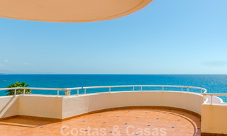 Appartement penthouse à vendre, première ligne de plage avec vue panoramique sur la mer à Estepona 26197 