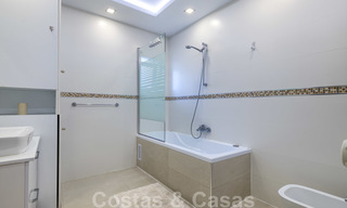 Appartement de luxe moderne entièrement rénové à vendre dans la marina de Puerto Banus, Marbella 26220 