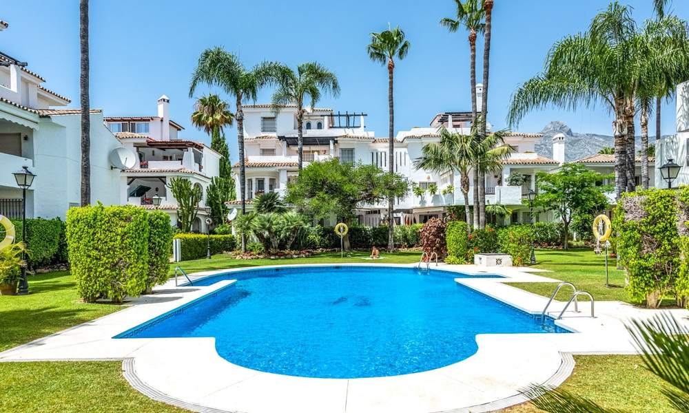 Appartement du dernier étage entièrement rénové à vendre à proximité des commodités locales, de la plage et de Puerto Banus à Nueva Andalucia, Marbella 26311