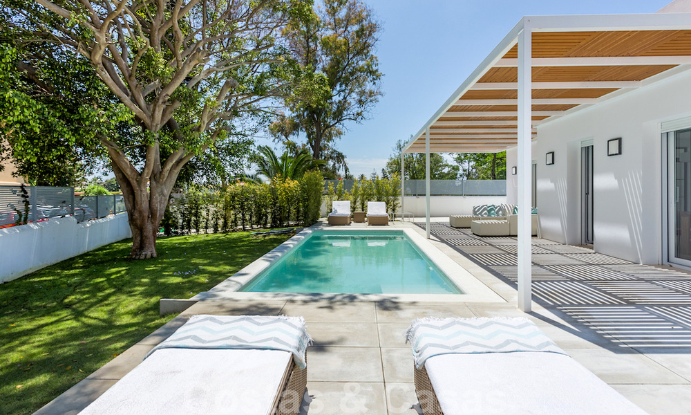 Première ligne de golf et à deux pas de la plage, villa de designer à vendre dans la chic Baja Guadalmina à Marbella 26313