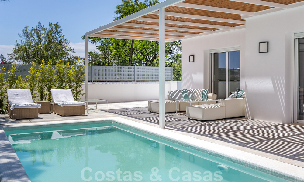 Première ligne de golf et à deux pas de la plage, villa de designer à vendre dans la chic Baja Guadalmina à Marbella 26316