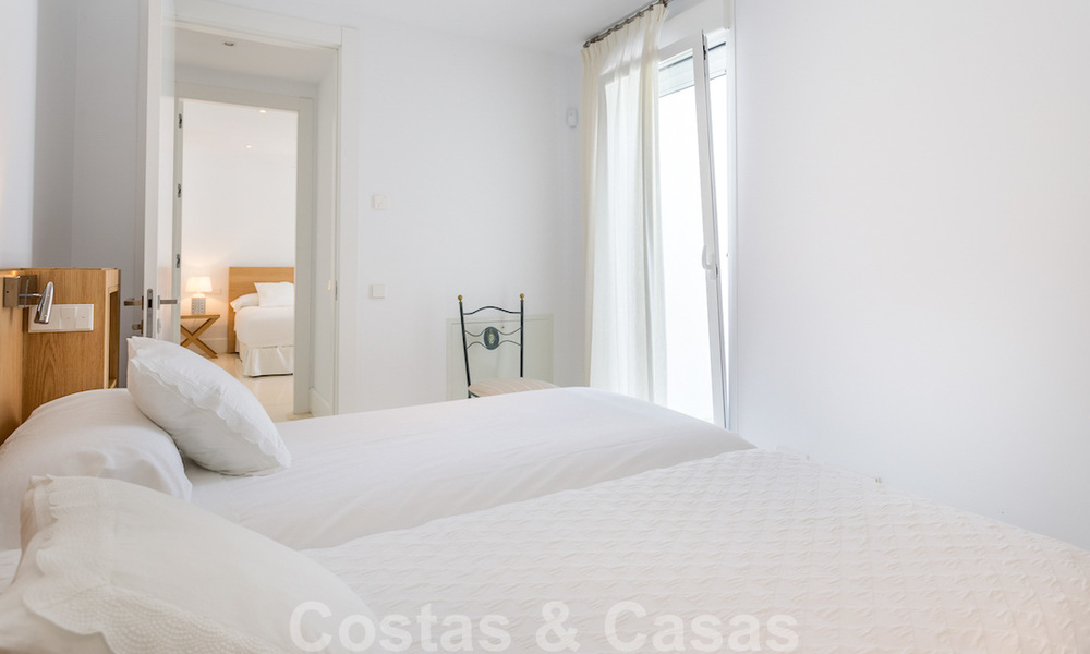 Première ligne de golf et à deux pas de la plage, villa de designer à vendre dans la chic Baja Guadalmina à Marbella 26339