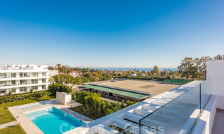 Appartement moderne de type penthouse en vente sur le New Golden Mile, entre Marbella et Estepona, à proximité des supermarchés et de la plage 26364 
