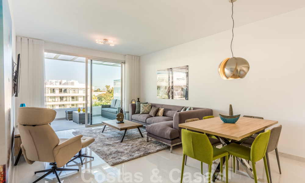 Appartement moderne de type penthouse en vente sur le New Golden Mile, entre Marbella et Estepona, à proximité des supermarchés et de la plage 26365