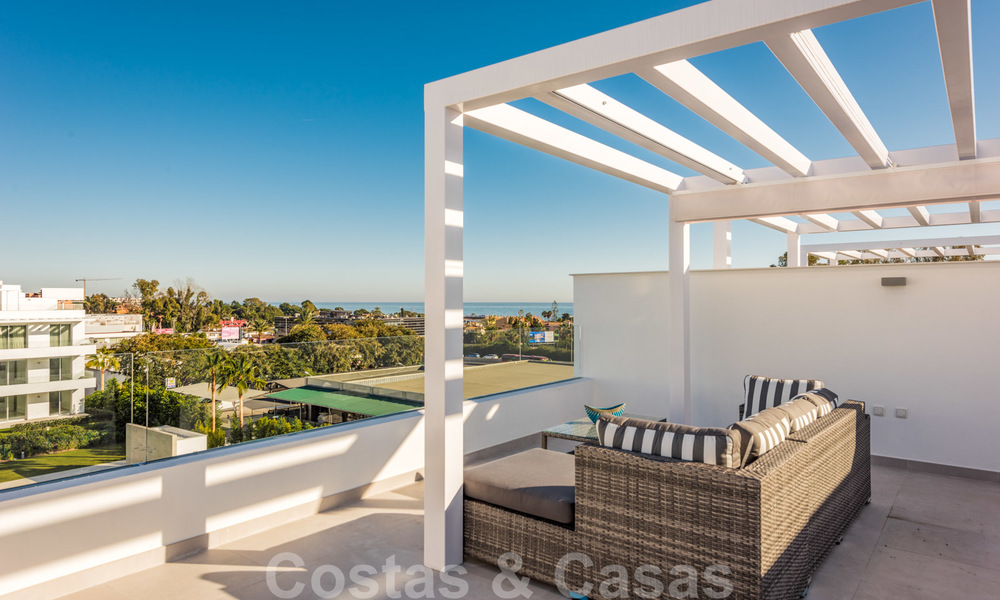 Appartement moderne de type penthouse en vente sur le New Golden Mile, entre Marbella et Estepona, à proximité des supermarchés et de la plage 26366