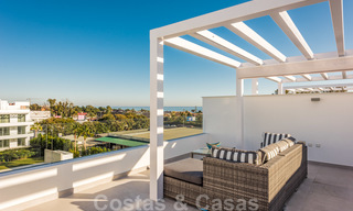 Appartement moderne de type penthouse en vente sur le New Golden Mile, entre Marbella et Estepona, à proximité des supermarchés et de la plage 26366 
