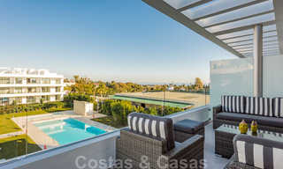 Appartement moderne de type penthouse en vente sur le New Golden Mile, entre Marbella et Estepona, à proximité des supermarchés et de la plage 26367 