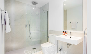 Appartement moderne de type penthouse en vente sur le New Golden Mile, entre Marbella et Estepona, à proximité des supermarchés et de la plage 26372 