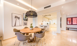 Appartement penthouse spacieux et rénové à vendre avec 4 chambres à coucher dans un complexe de plage dans l'est de Marbella 26381 
