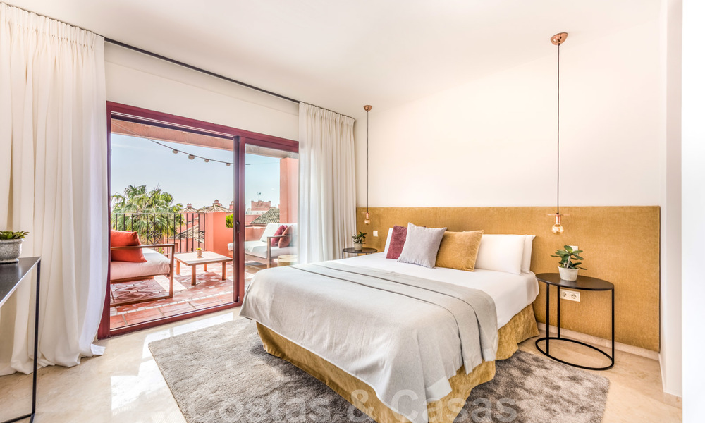 Appartement penthouse spacieux et rénové à vendre avec 4 chambres à coucher dans un complexe de plage dans l'est de Marbella 26382
