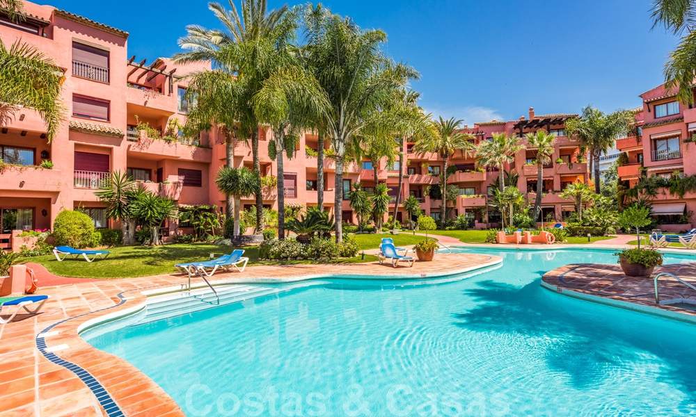 Appartement penthouse spacieux et rénové à vendre avec 4 chambres à coucher dans un complexe de plage dans l'est de Marbella 26384