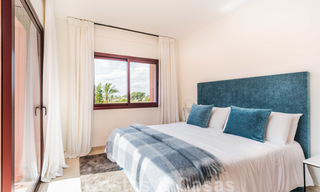 Appartement penthouse spacieux et rénové à vendre avec 4 chambres à coucher dans un complexe de plage dans l'est de Marbella 26388 
