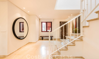 Appartement penthouse spacieux et rénové à vendre avec 4 chambres à coucher dans un complexe de plage dans l'est de Marbella 26389 