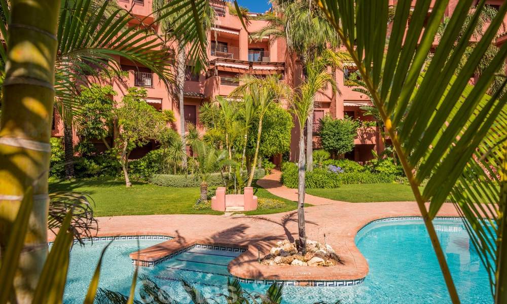 Appartement penthouse spacieux et rénové à vendre avec 4 chambres à coucher dans un complexe de plage dans l'est de Marbella 26394