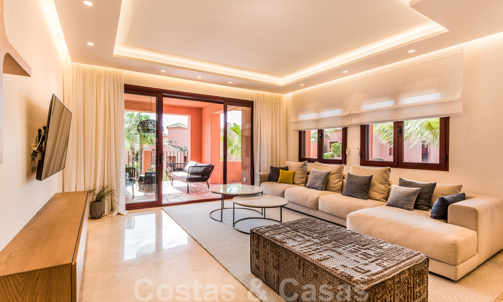 Appartement penthouse spacieux et rénové à vendre avec 4 chambres à coucher dans un complexe de plage dans l'est de Marbella 26395