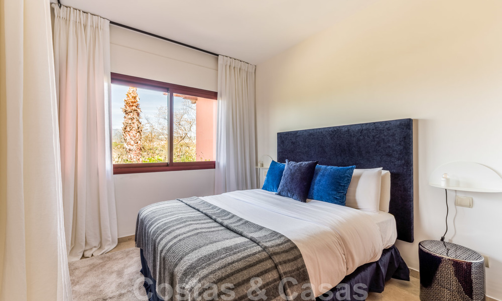 Appartement penthouse spacieux et rénové à vendre avec 4 chambres à coucher dans un complexe de plage dans l'est de Marbella 26398