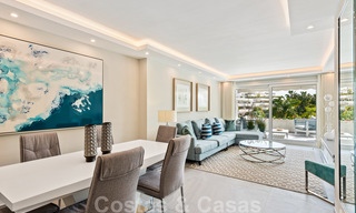 Appartement de luxe rénové à vendre, première ligne du golf Las Brisas à Nueva Andalucia, Marbella 26559 