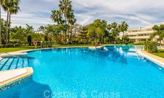 Appartement de luxe rénové à vendre, première ligne du golf Las Brisas à Nueva Andalucia, Marbella 26567 