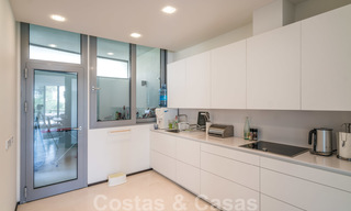 Villa moderne jumelée à vendre dans la Sierra Blanca, Marbella. La maison la moins chère de ce complexe. 26466 