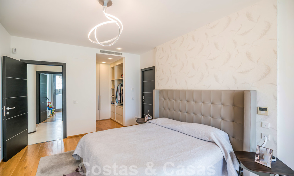 Villa moderne jumelée à vendre dans la Sierra Blanca, Marbella. La maison la moins chère de ce complexe. 26469