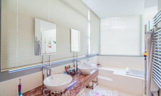 Villa moderne jumelée à vendre dans la Sierra Blanca, Marbella. La maison la moins chère de ce complexe. 26473 