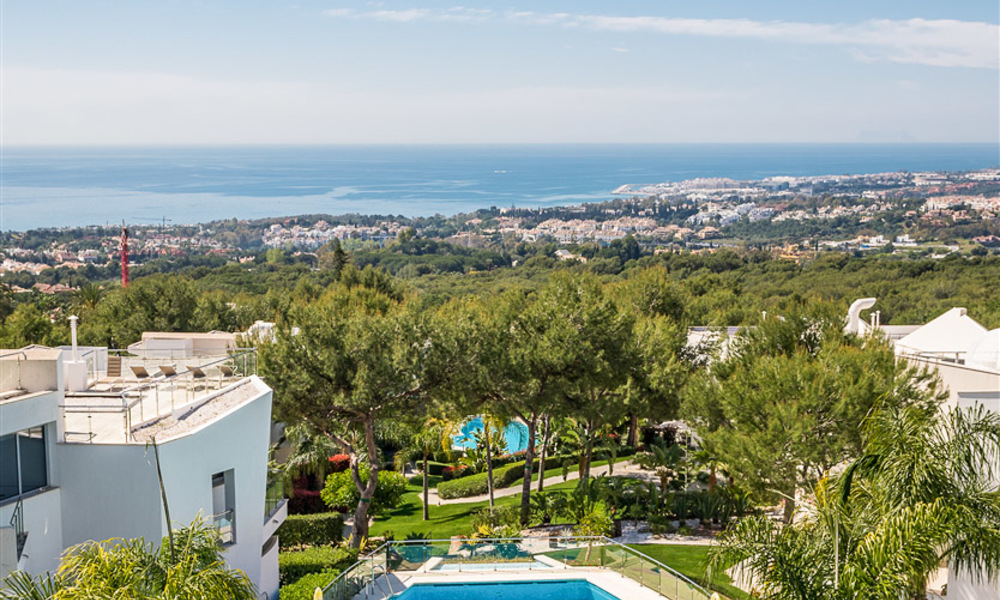 Villa moderne jumelée à vendre dans la Sierra Blanca, Marbella. La maison la moins chère de ce complexe. 26476