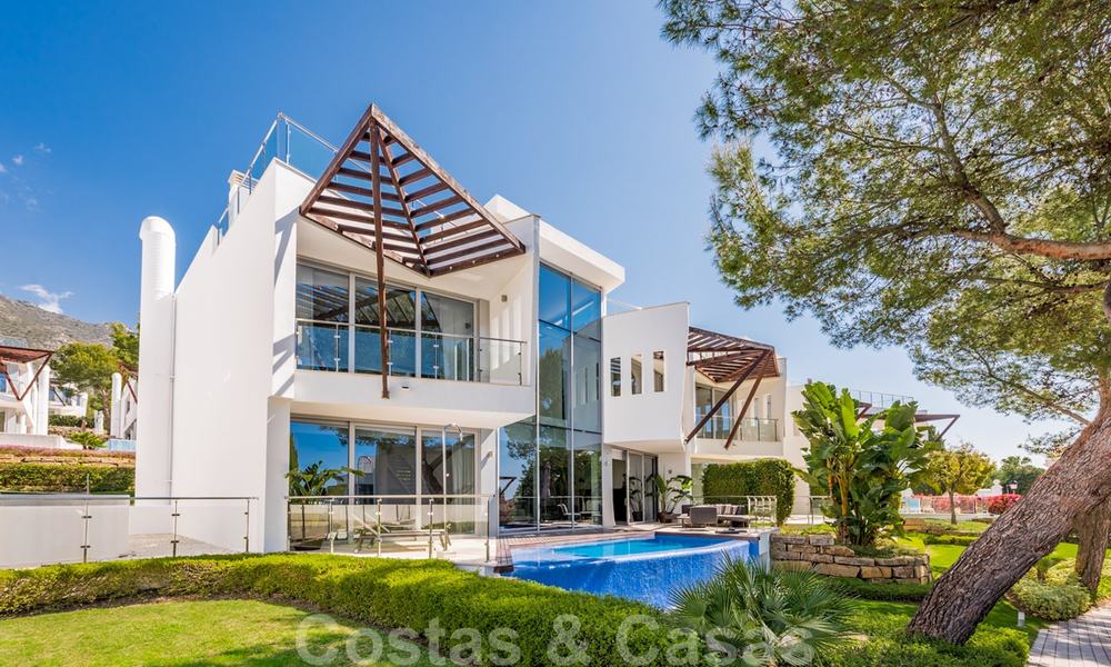 Villa moderne jumelée à vendre dans la Sierra Blanca, Marbella. La maison la moins chère de ce complexe. 26479