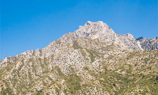 Villa moderne jumelée à vendre dans la Sierra Blanca, Marbella. La maison la moins chère de ce complexe. 26481 