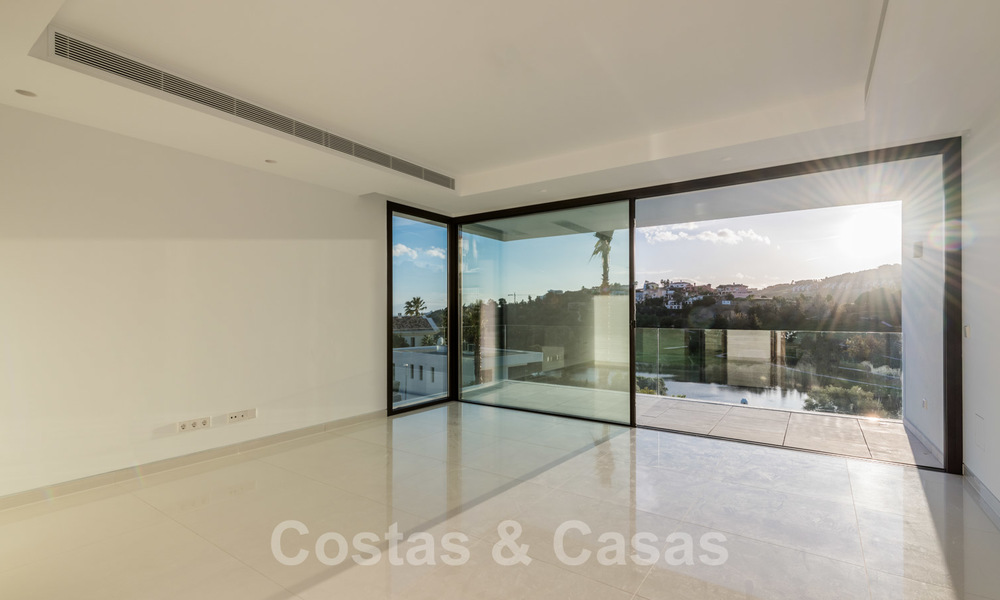 Villa moderne de luxe neuve avec vue imprenable sur le golf à vendre à Benahavis - Marbella 26599
