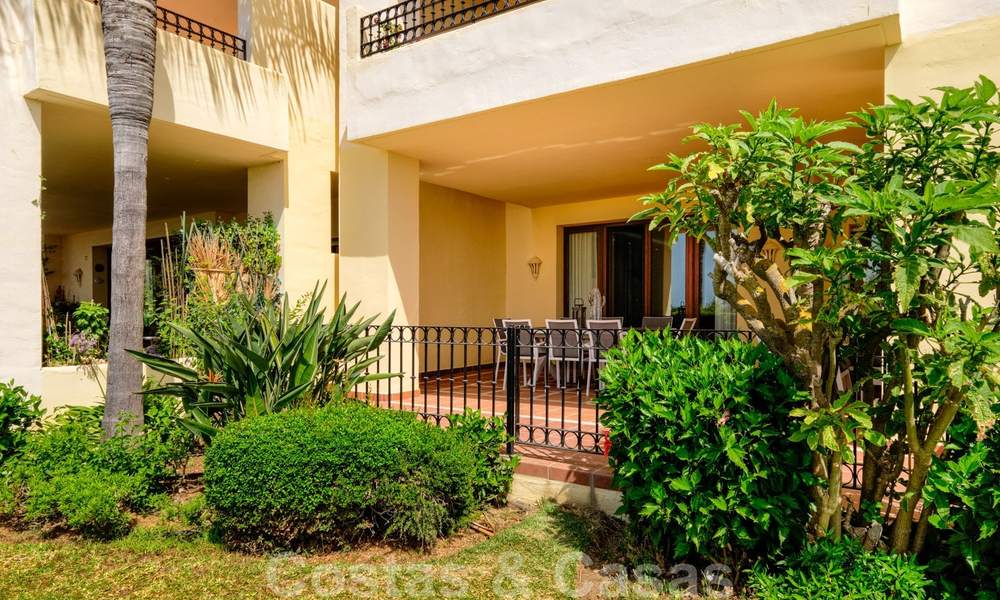 Appartement de luxe à vendre avec vue sur le jardin et la mer dans un complexe en première ligne de plage, sur le New Golden Mile entre Marbella et Estepona 26838