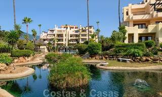 Appartement de luxe à vendre avec vue sur le jardin et la mer dans un complexe en première ligne de plage, sur le New Golden Mile entre Marbella et Estepona 26844 