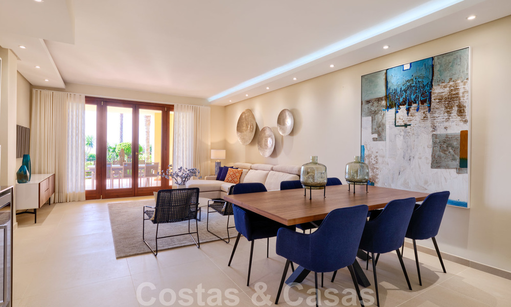 Appartement de luxe à vendre avec vue sur le jardin et la mer dans un complexe en première ligne de plage, sur le New Golden Mile entre Marbella et Estepona 26855