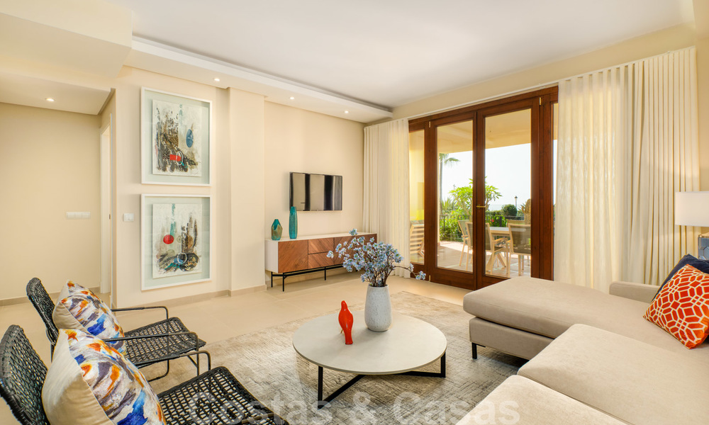 Appartement de luxe à vendre avec vue sur le jardin et la mer dans un complexe en première ligne de plage, sur le New Golden Mile entre Marbella et Estepona 26856