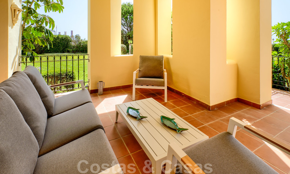 Appartement de luxe à vendre avec vue sur le jardin et la mer dans un complexe en première ligne de plage, sur le New Golden Mile entre Marbella et Estepona 26871