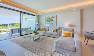 Prix fortement réduit. Spacieux appartement moderne de luxe à vendre avec vue sur la mer et prêt à emménager, Nueva Andalucia, Marbella 26896 
