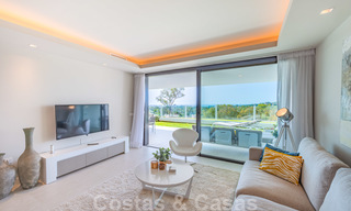 Prix fortement réduit. Spacieux appartement moderne de luxe à vendre avec vue sur la mer et prêt à emménager, Nueva Andalucia, Marbella 26898 