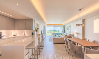 Prix fortement réduit. Spacieux appartement moderne de luxe à vendre avec vue sur la mer et prêt à emménager, Nueva Andalucia, Marbella 26899 