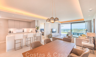 Prix fortement réduit. Spacieux appartement moderne de luxe à vendre avec vue sur la mer et prêt à emménager, Nueva Andalucia, Marbella 26903 