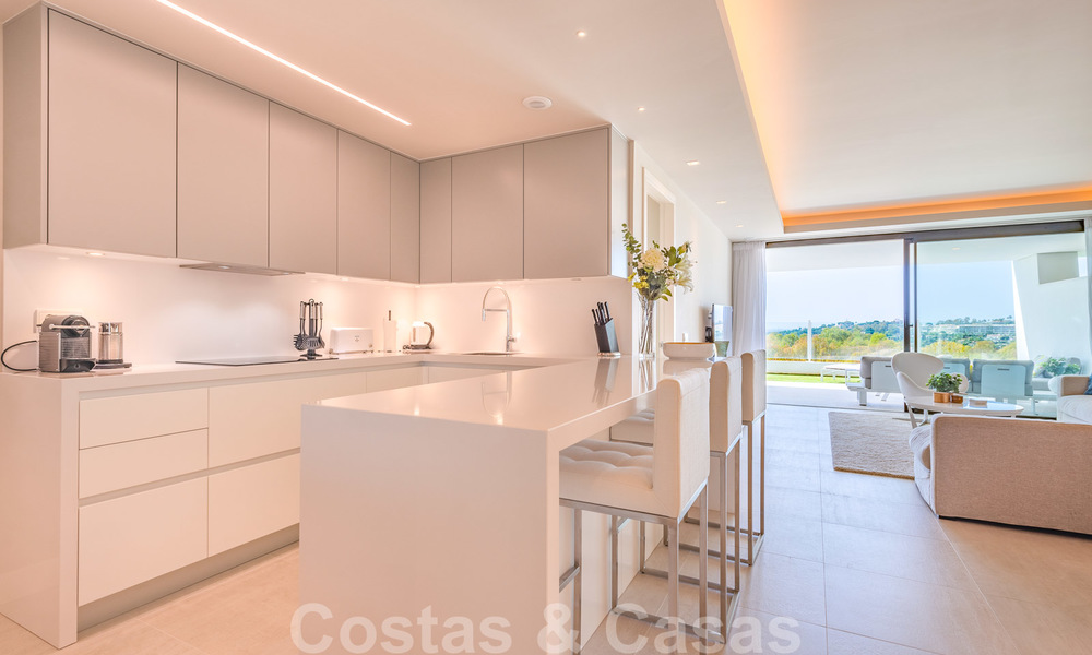Prix fortement réduit. Spacieux appartement moderne de luxe à vendre avec vue sur la mer et prêt à emménager, Nueva Andalucia, Marbella 26905