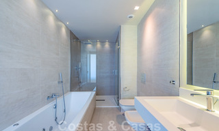 Prix fortement réduit. Spacieux appartement moderne de luxe à vendre avec vue sur la mer et prêt à emménager, Nueva Andalucia, Marbella 26917 