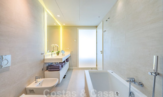Prix fortement réduit. Spacieux appartement moderne de luxe à vendre avec vue sur la mer et prêt à emménager, Nueva Andalucia, Marbella 26918 
