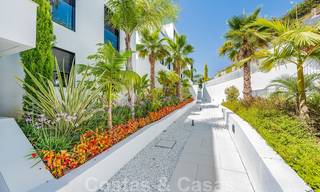 Prix fortement réduit. Spacieux appartement moderne de luxe à vendre avec vue sur la mer et prêt à emménager, Nueva Andalucia, Marbella 26920 