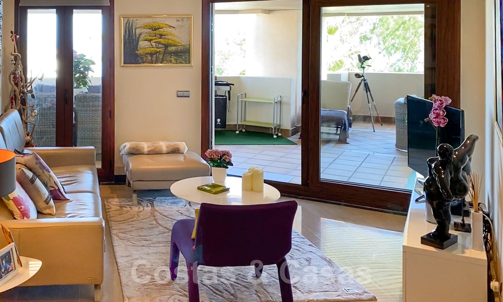 Appartement moderne à vendre dans un complexe en bord de mer avec vue sur la mer, situé entre Marbella et Estepona 27009