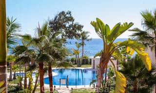Appartement moderne à vendre dans un complexe en bord de mer avec vue sur la mer, situé entre Marbella et Estepona 27015 