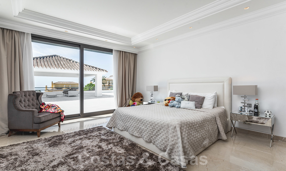Villa de luxe rénovée à vendre dans un style méditerranéen moderne dans l'exclusive Cascada de Camojan sur le Golden Mile à Marbella 27048