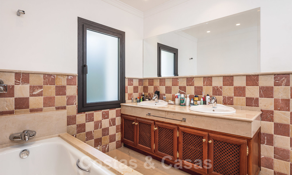 Villa de luxe rénovée à vendre dans un style méditerranéen moderne dans l'exclusive Cascada de Camojan sur le Golden Mile à Marbella 27049