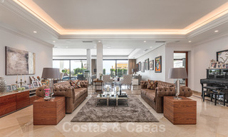 Villa de luxe rénovée à vendre dans un style méditerranéen moderne dans l'exclusive Cascada de Camojan sur le Golden Mile à Marbella 27051 