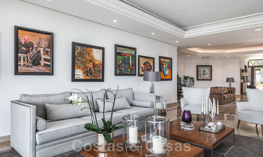 Villa de luxe rénovée à vendre dans un style méditerranéen moderne dans l'exclusive Cascada de Camojan sur le Golden Mile à Marbella 27053