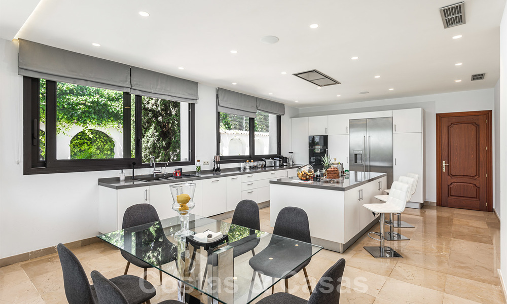 Villa de luxe rénovée à vendre dans un style méditerranéen moderne dans l'exclusive Cascada de Camojan sur le Golden Mile à Marbella 27054